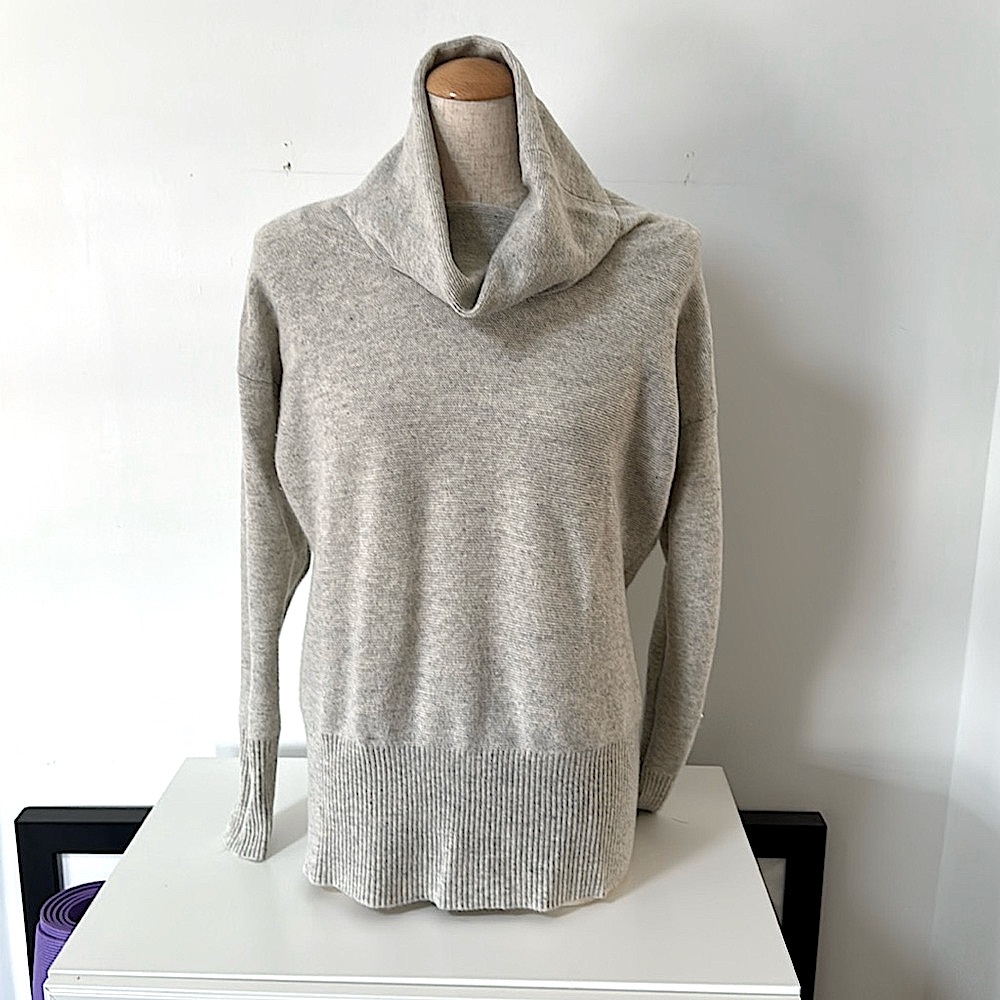 NWOT!! Kier +J 100% Cashmere Light Gray Marled Sweater! S